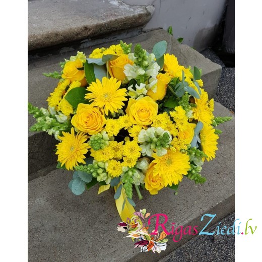 Yellow flower bouquet