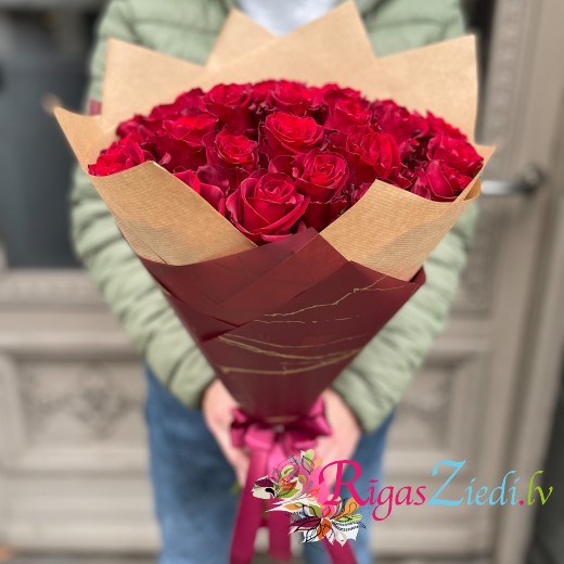 Bouquet of red roses