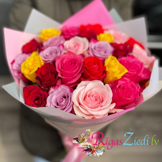 Bouquet of mixed color 50 cm long roses