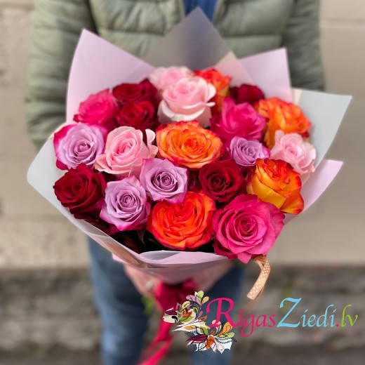 Bouquet of mixed color 50 cm long roses