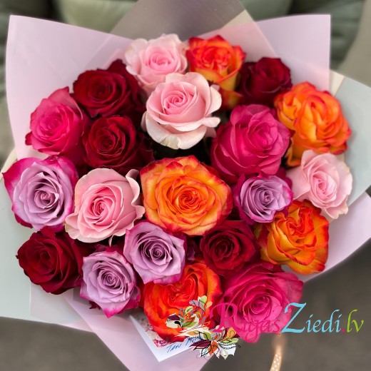 Bouquet of mixed color 50 cm long roses