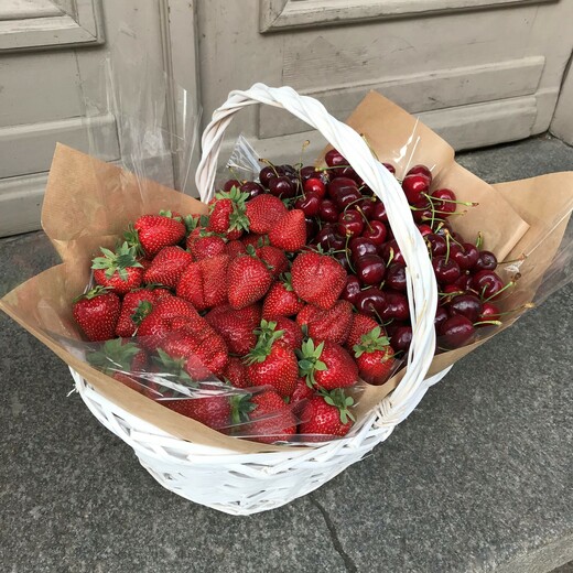 Корзина с фруктами