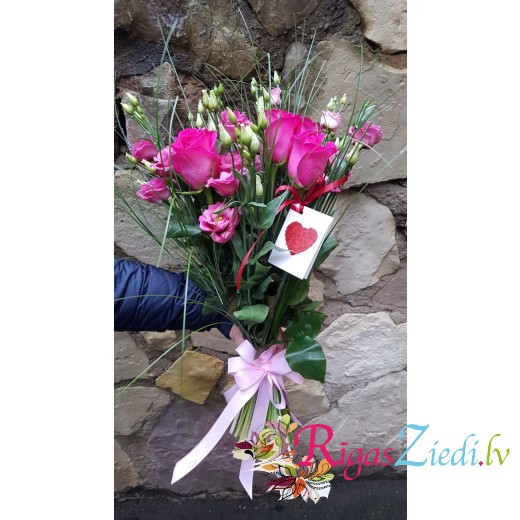 Pink rose and lisianthus bouquet