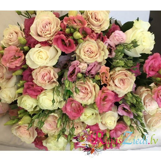 Bouquet of rose-lisianthus