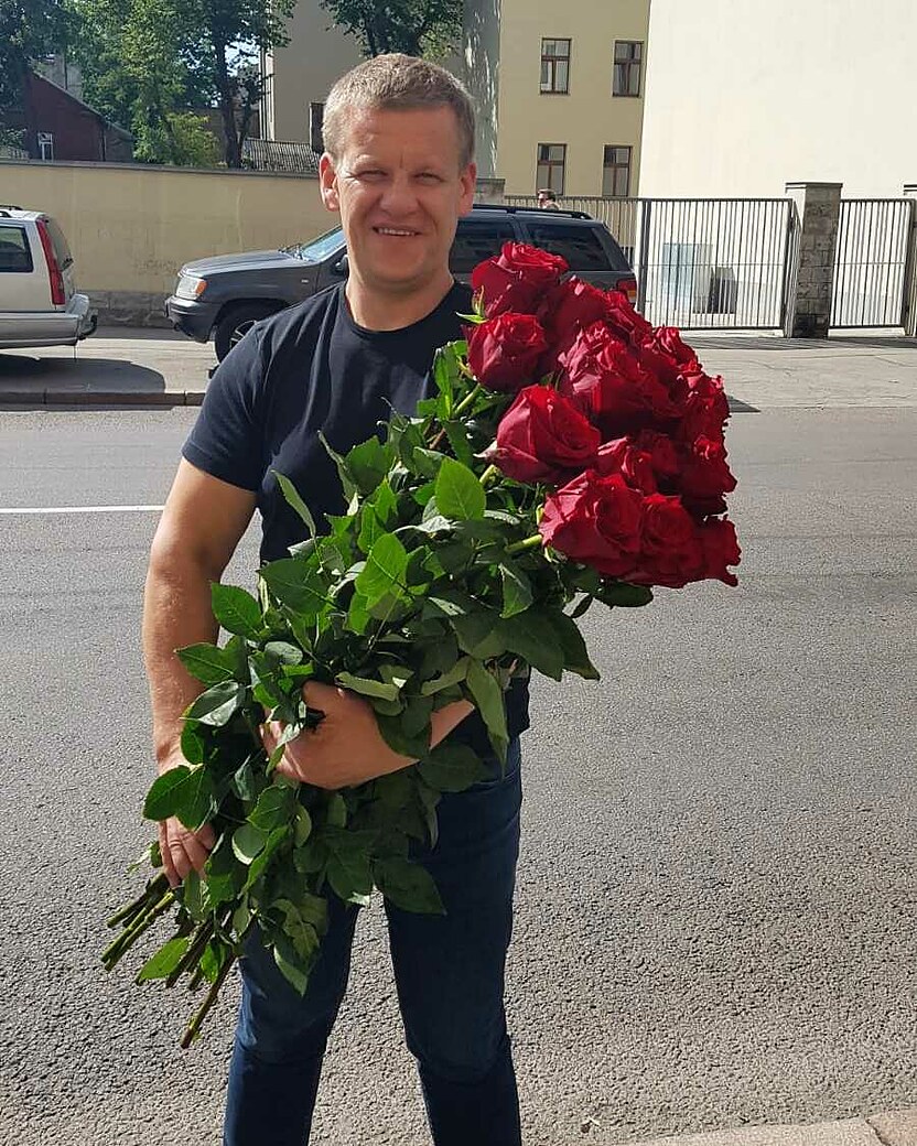Ekskluzīvas 70-80-90 cm garas sarkanas rozes