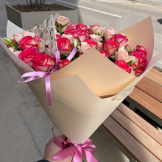 A bouquet of spray roses