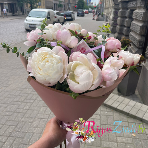 Bouquet of peonies Gardenia