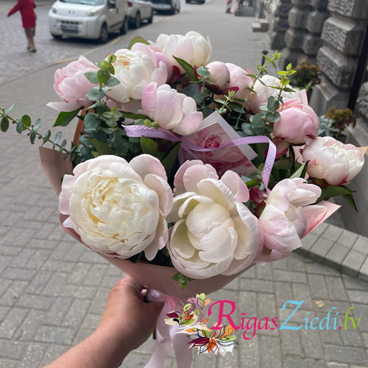 Bouquet of peonies Gardenia