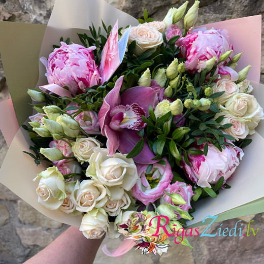 A bouquet of peonies, rose bushes, eustoma