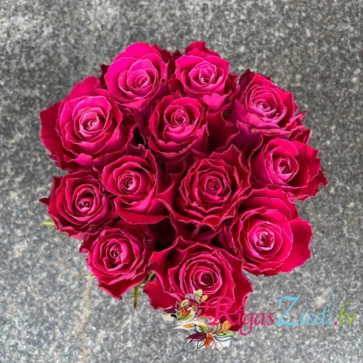 Tumši rozā rozes apaļā kastītē | Rīgas Ziedi