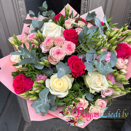 A bouquet of roses, spray roses and eustoma