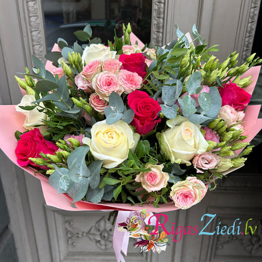 A bouquet of roses, spray roses and eustoma