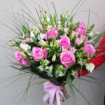 Bouquet of seasonal flowers 9