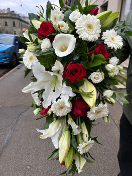 Teardrop funeral spray No.20