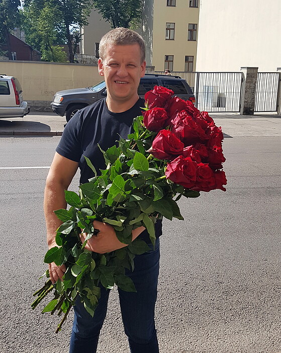 Ekskluzīvas 70-80-90cm garas sarkanas rozes 