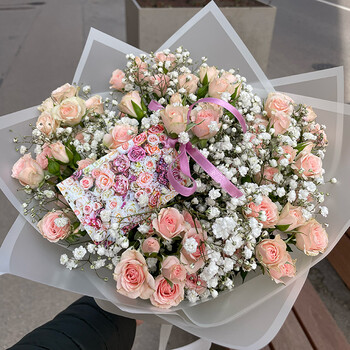Bouquet of spray roses and gypsophila