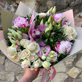 A bouquet of peonies, rose bushes, eustoma