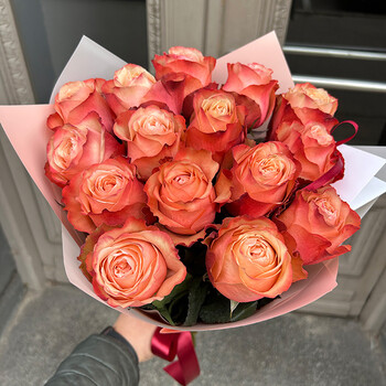 A bouquet of peach roses