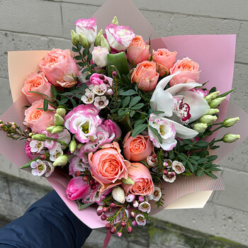 Seasonal flower bouquet #17