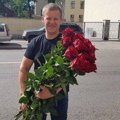 Эксклюзивные красные розы длиной 70 см,  80см, 90см