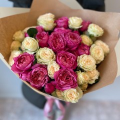 Bouquet of peony look spray roses