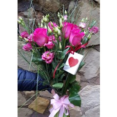 Pink rose and lisianthus bouquet