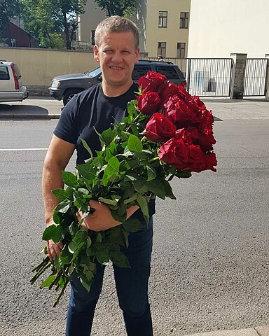 Ekskluzīvas 70-80-90 cm garas sarkanas rozes