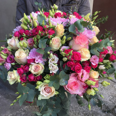 Rose and lisianthus bouqet