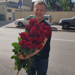 Exclusive red roses, length 70cm, 80cm, 90cm