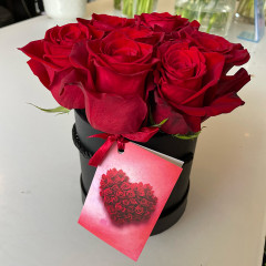 Red roses in a black round box