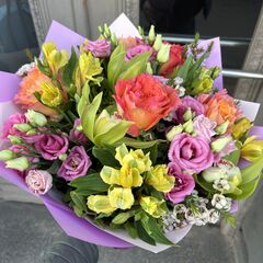 Ziedu pu&scaron;ķis Wild Spirit &mdash; rozes, lizantes, orhidejas un vaska puķes