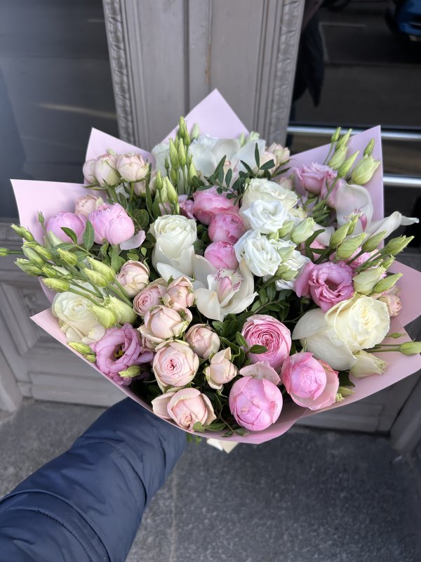 Ziedu pu&scaron;ķis ar piegādi Rīgā &mdash; Rīgas Ziedi
