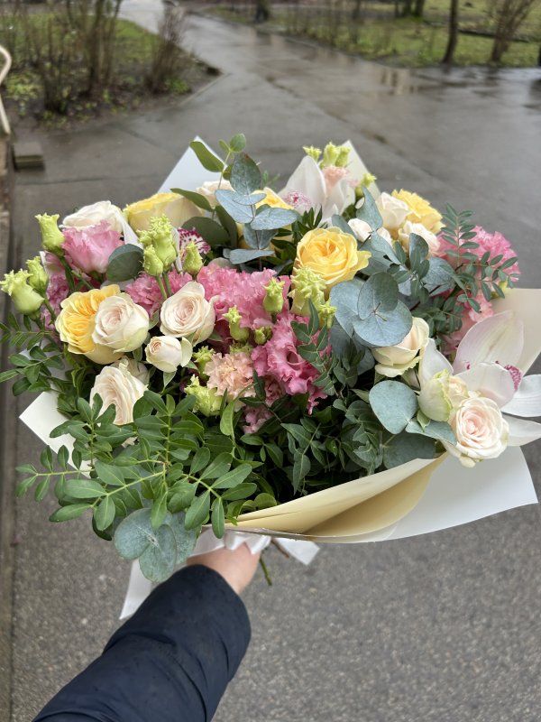 Ziedu pu&scaron;ķis ar piegādi Rīgā &mdash; Rīgas Ziedi