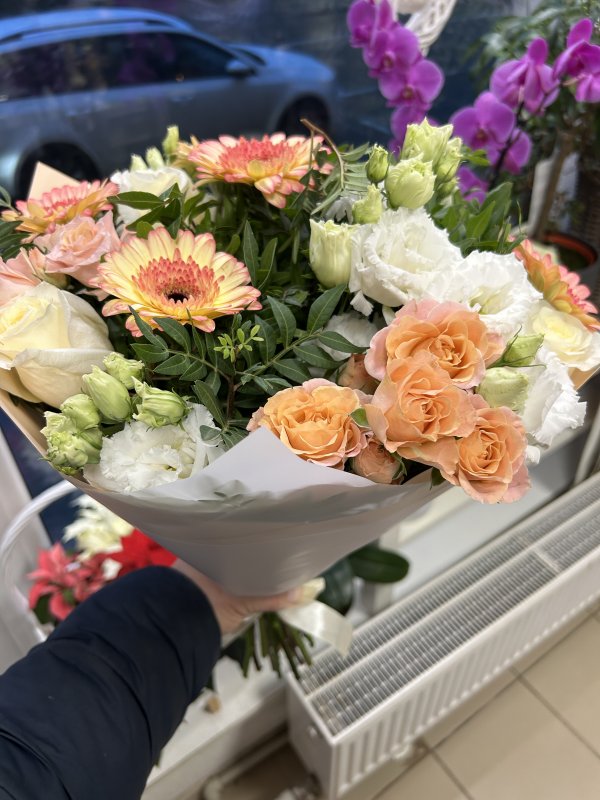 Ziedu pu&scaron;ķis ar piegādi Rīgā &mdash; Rīgas Ziedi