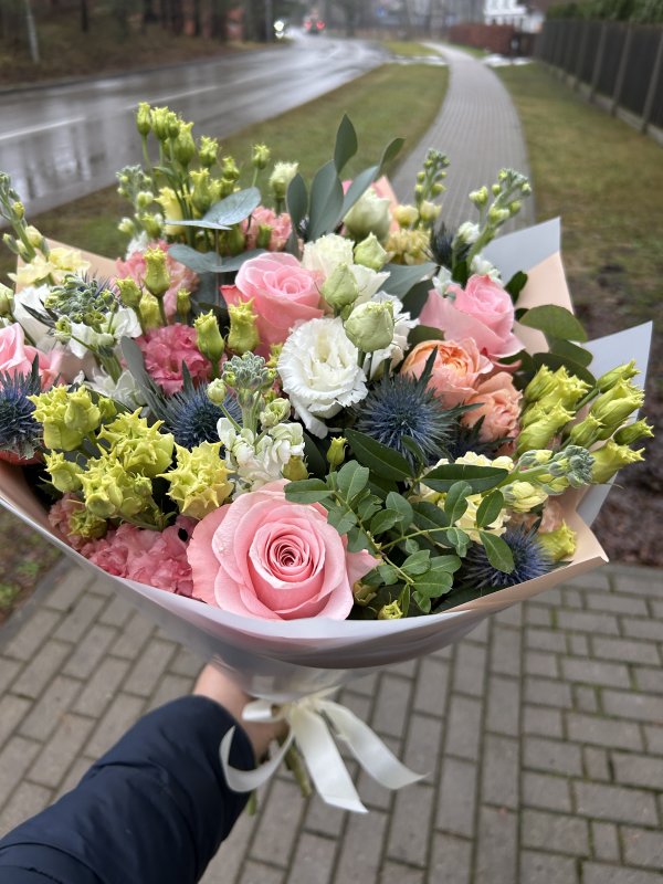 Ziedu pu&scaron;ķis ar piegādi Rīgā &mdash; Rīgas Ziedi
